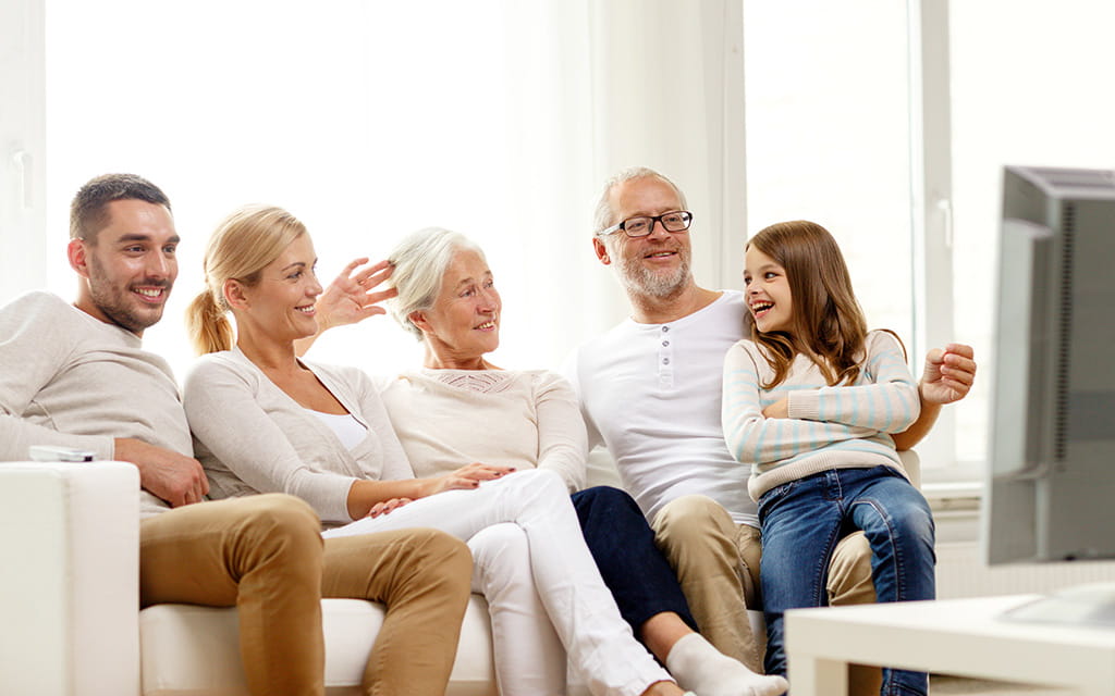 Familientreffen auf dem Sofa